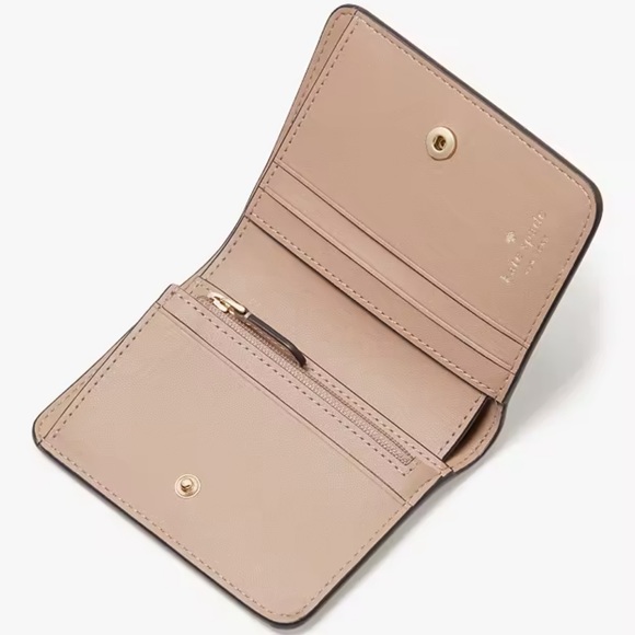 Kate Spade Madison Small Bifold Wallet
Meringue 
NWT - Picture 5 of 16